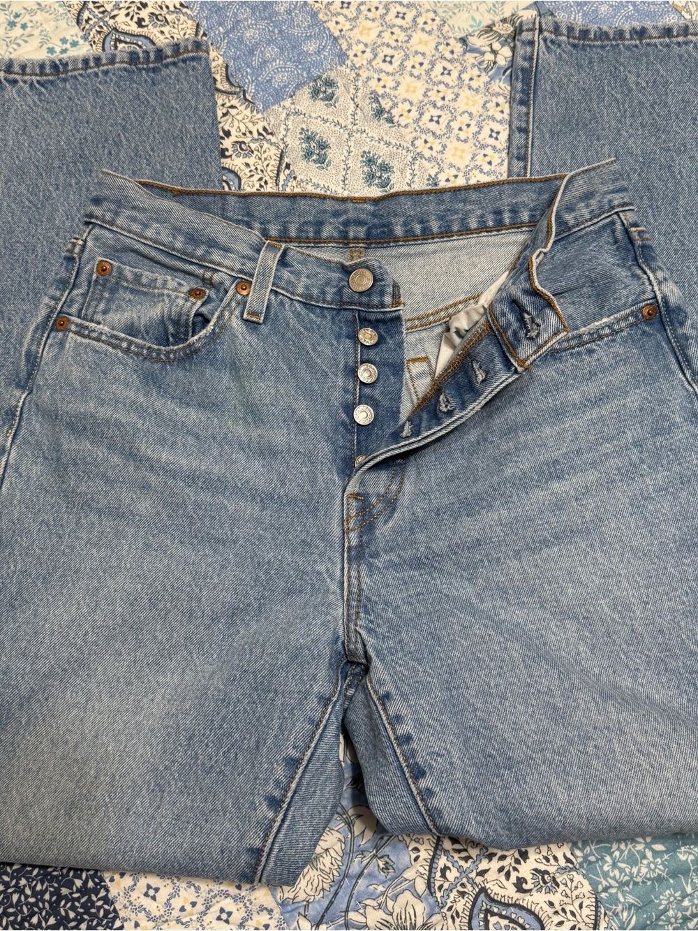 Levi's 501 Light Blue Denim Jeans     W28 L30